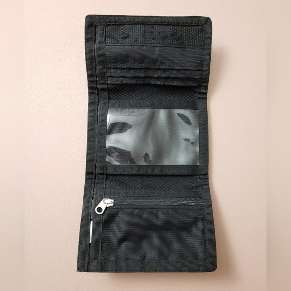 Looney Tunes Tweety Bird Wallet - Picture 4 of 6